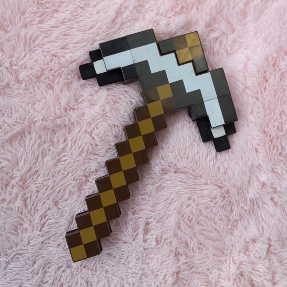 Donating march 2025 GUC minecraft transforming pickaxe & sword! 2 n 1!! Free toy - Picture 1 of 7